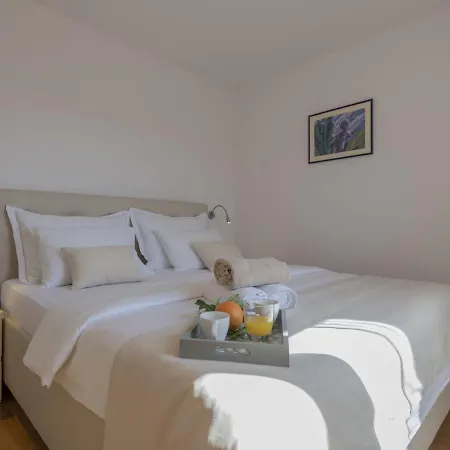 Splendid With Panoramic View Villa *