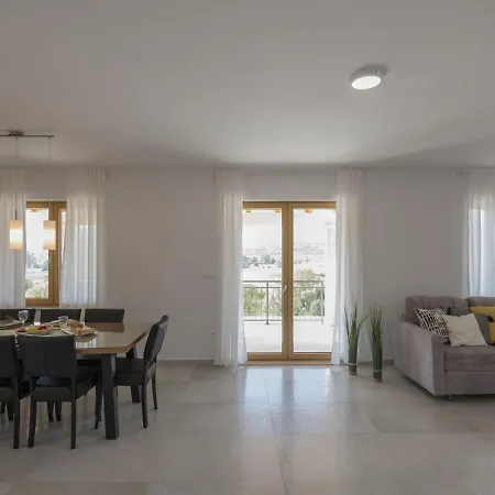 Splendid With Panoramic View *